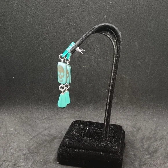 Nwot handmade beaded dangle earrings - Picture 2 of 3